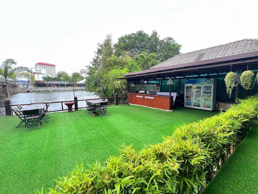 Chanmel Riverside Chanthaburi Bagian luar foto