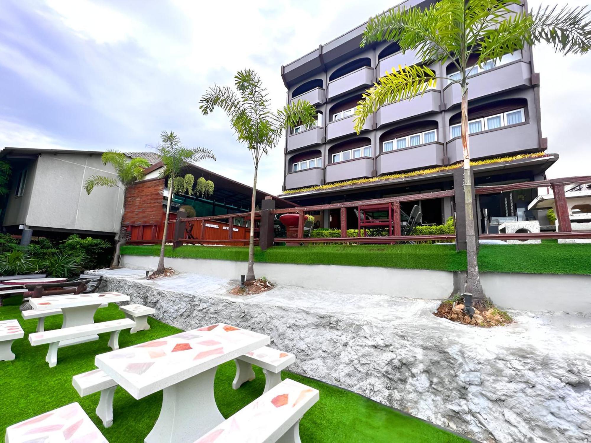 Chanmel Riverside Chanthaburi Bagian luar foto